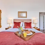 9 Admiralty House Stunning Luxury Apartment With Free Parking