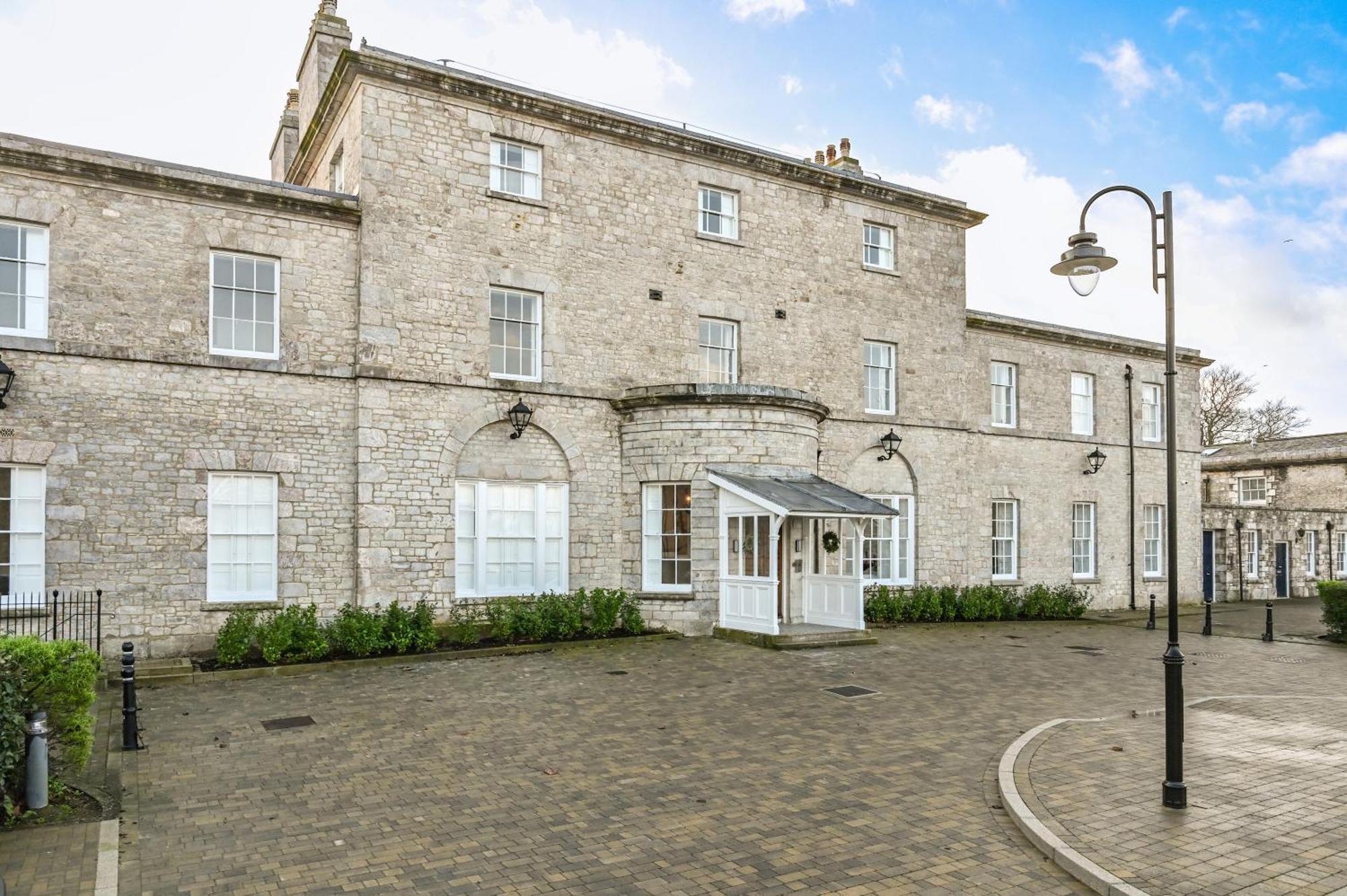 9 Admiralty House Stunning Luxury With Free Parking Plymouth